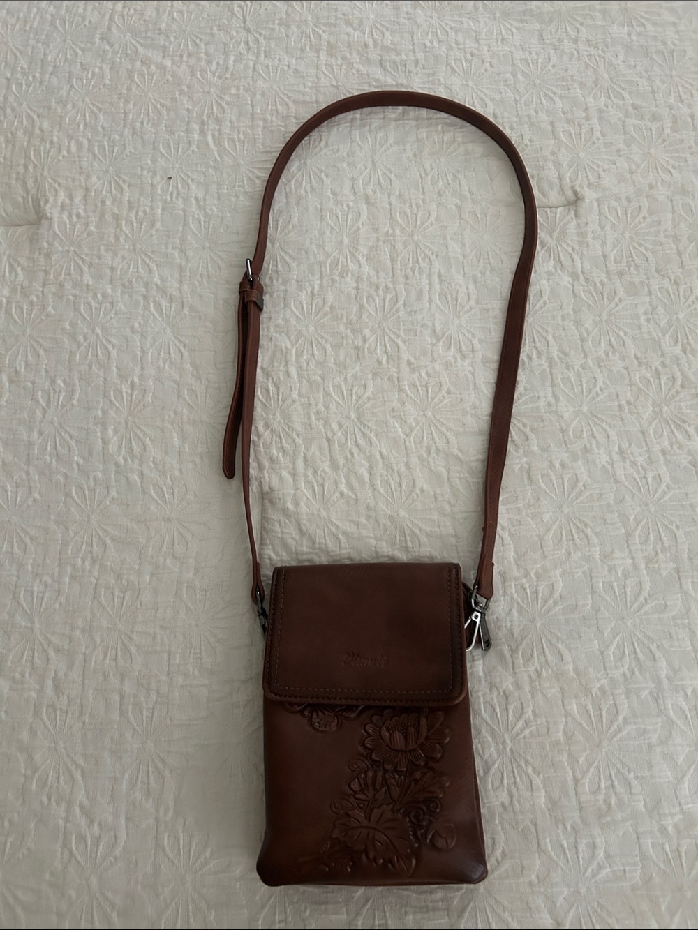 Vinuti Faux leather Crossbody Phone Bag in dark sienna brown